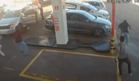 VEJA VÍDEO: instrutor de tiro é executado por criminosos em posto de combustíveis