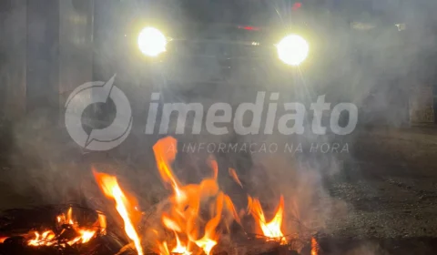 Moradores protestam após 20 dias com falta de abastecimento de água no Tarumã