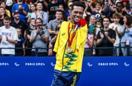 Nadador Gabriel Araújo conquista 1º ouro do Brasil na Paralimpíada
