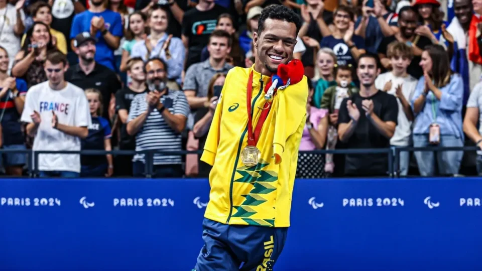 Nadador Gabriel Araújo conquista 1º ouro do Brasil na Paralimpíada