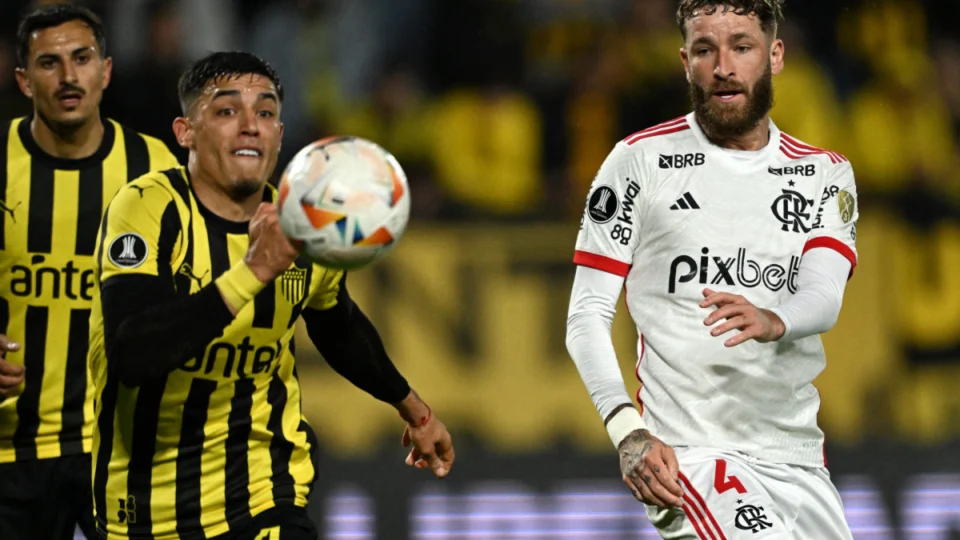 Fora de casa, Flamengo empata com o Peñarol e está eliminado da Libertadores