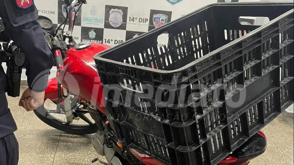 Polícia prende homem e recupera motocicleta roubada na avenida Autaz Mirim