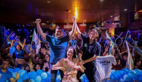 Amom Mandel participa de comício com 2 mil pessoas na Zona Leste de Manaus e promete passe livre aos finais de semana