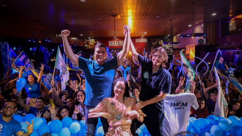 Amom Mandel participa de comício com 2 mil pessoas na Zona Leste de Manaus e promete passe livre aos finais de semana