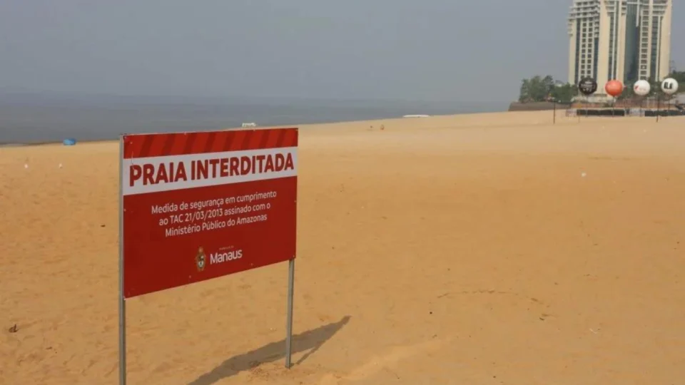 Praia da Ponta Negra é interditada para banhistas a partir desta terça-feira (17)