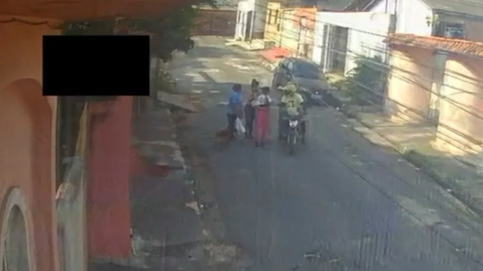 Veja vídeo: vagabundos cercam mulheres durante assalto no Monte das Oliveiras