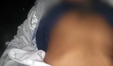 Vídeo flagra pai esfaqueando o próprio filho enquanto dormia em Salvador