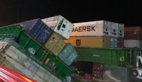 Vídeo mostra vários containers caindo no Porto Chibatão em Itacoatiara