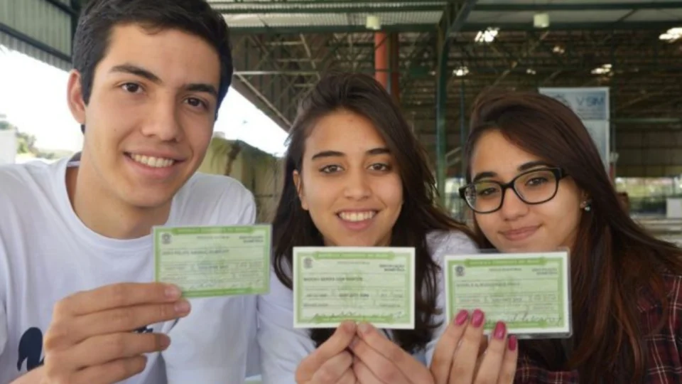 Eleições 2024: jovens eleitores entre 16 e 17 anos crescem em 91% no AM