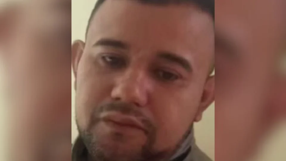 Homem que matou ‘amigo’ com golpes de machado e picareta é procurado pela polícia