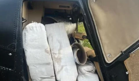 FAB intercepta helicóptero vindo da Venezuela com 240 kg de drogas