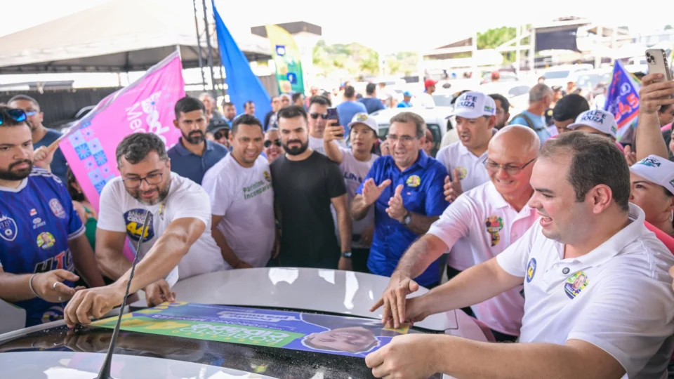 Roberto Cidade cria QG para adesivagem de veículos em Manaus; inauguração teve mais de 600 carros