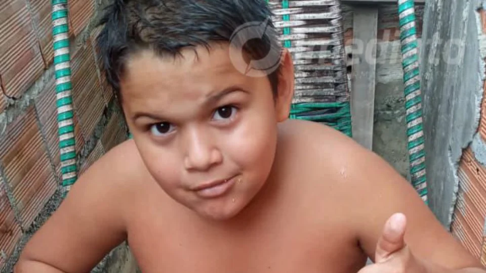 Mãe pede ajuda para encontrar criança de 12 anos que desapareceu ao sair da escola em Manaus