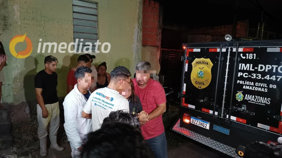 Homem é morto a tiros após criminosos invadirem residência no bairro Novo Aleixo