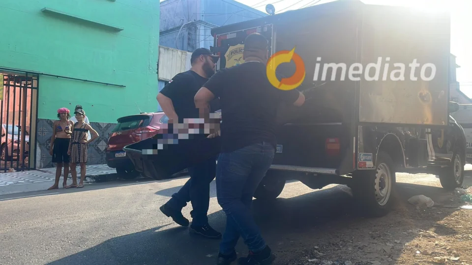 Homem é encontrado morto com facadas em prédio abandonado no Centro de Manaus