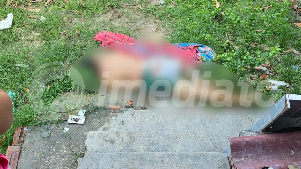 Jovem é morto a tiros após criminosos invadirem residência em Manaus