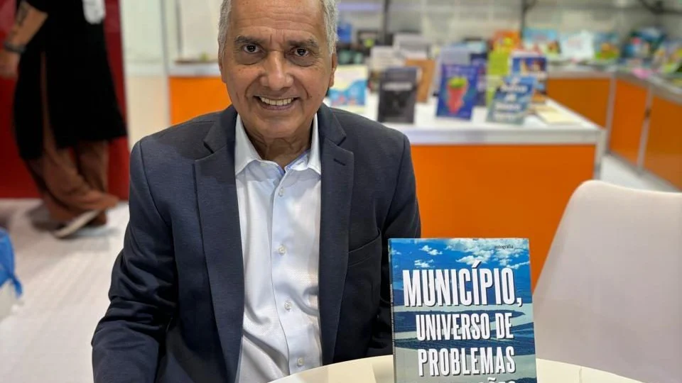 Escritor amazonense lança livro na Bienal do Livro de São Paulo