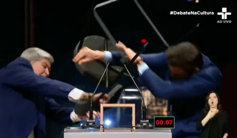 VEJA VÍDEO: Datena agride Pablo Marçal com cadeirada durante debate