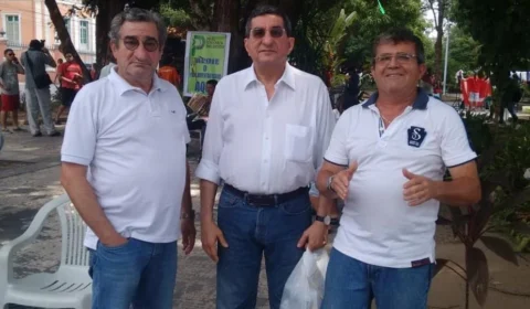 Comuna do Jaraqui faz tributo ao Márcio Souza na praça da polícia