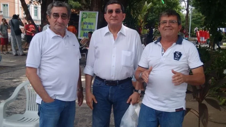 Comuna do Jaraqui faz tributo ao Márcio Souza na praça da polícia