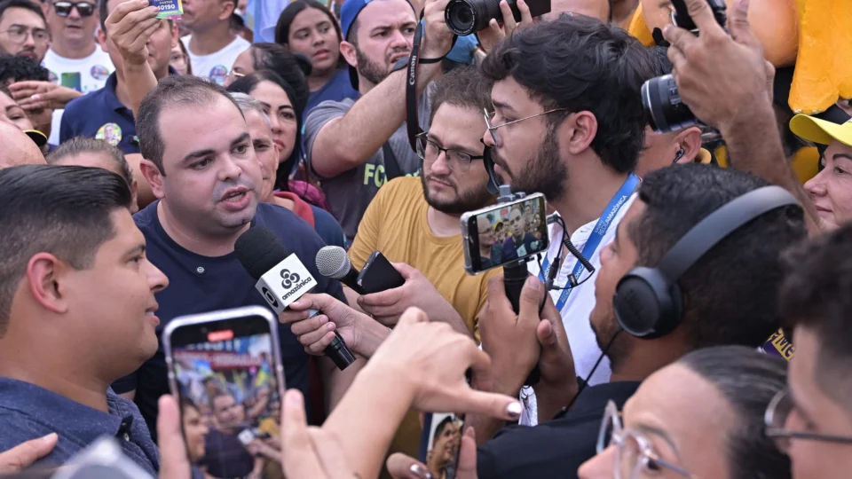 “Vamos trabalhar duro para diminuir o lixo dos igarapés”, diz Roberto Cidade