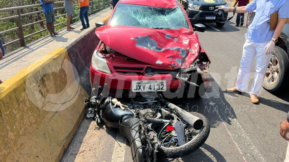 Motorista embriagado colide em motocicleta e mata duas pessoas em avenida de Manaus