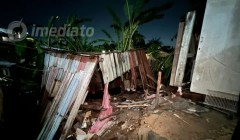 Casa desaba no bairro Petrópolis durante forte chuva que caiu em Manaus