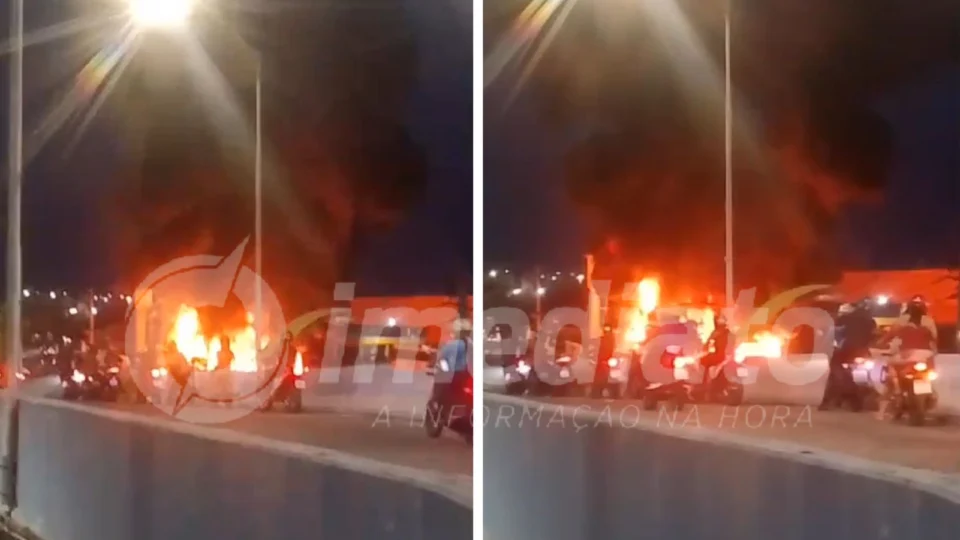 VEJA VÍDEOS: ônibus pega fogo dentro de garagem de empresa em Manaus