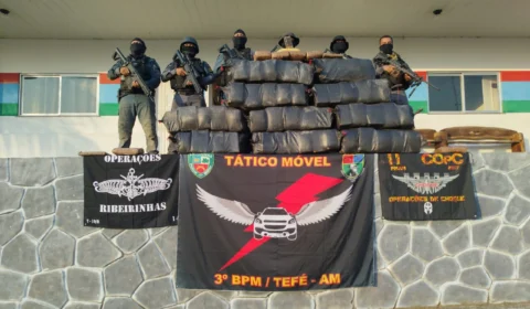 3ºBPM apreende 362 kg de drogas em embarcação após confronto com narcotraficantes no Rio Solimões  