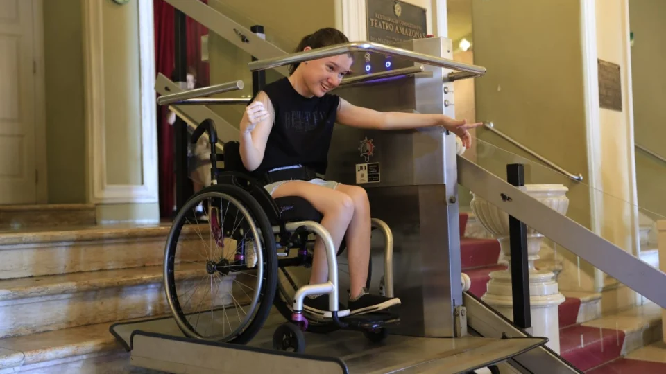 Dia Nacional da Luta da Pessoa com Deficiência: Teatro Amazonas é pioneiro na inclusão