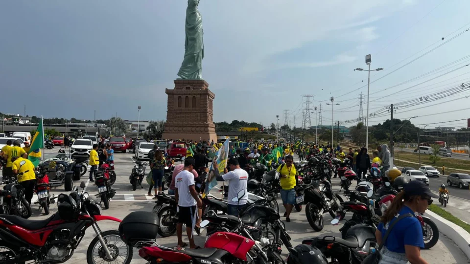 Vídeo: apoiadores de Bolsonaro realizam concentração na Havan para Motociata em Manaus