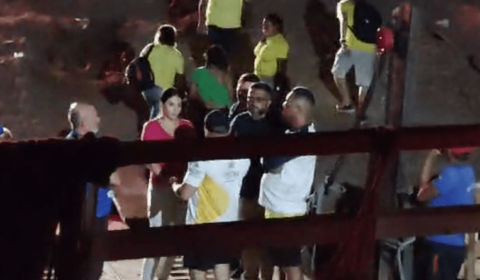 Bi Garcia e Mateus Assayag tentam impedir distribuição de cestas básicas em Parintins