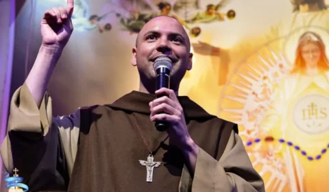 Instagram suspende perfil cristão que reza rosário a madrugada sem nenhuma justificativa