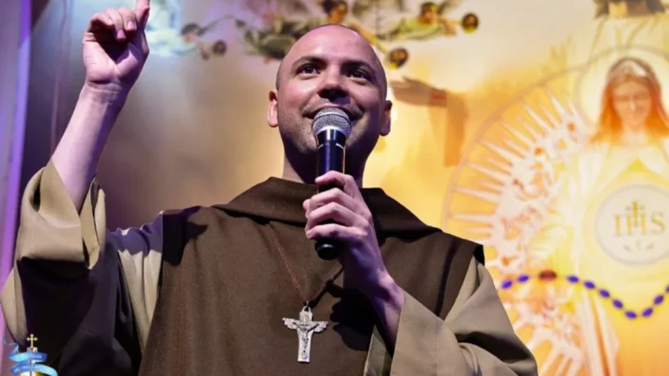 Instagram suspende perfil cristão que reza rosário a madrugada sem nenhuma justificativa