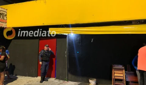 Homem é morto a tiros dentro de bar no bairro Compensa
