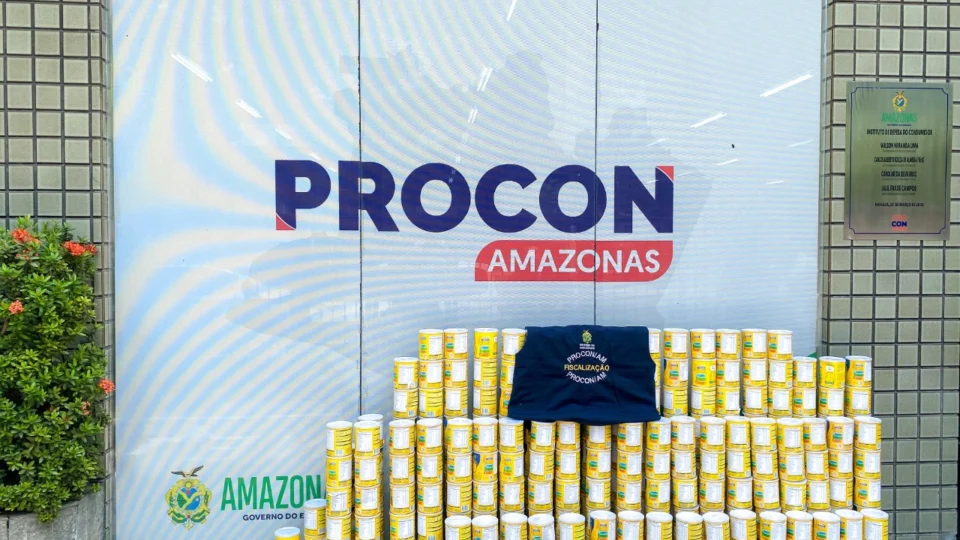 Procon-AM apreende 452 latas de leite em pó adulteradas na zona norte de Manaus