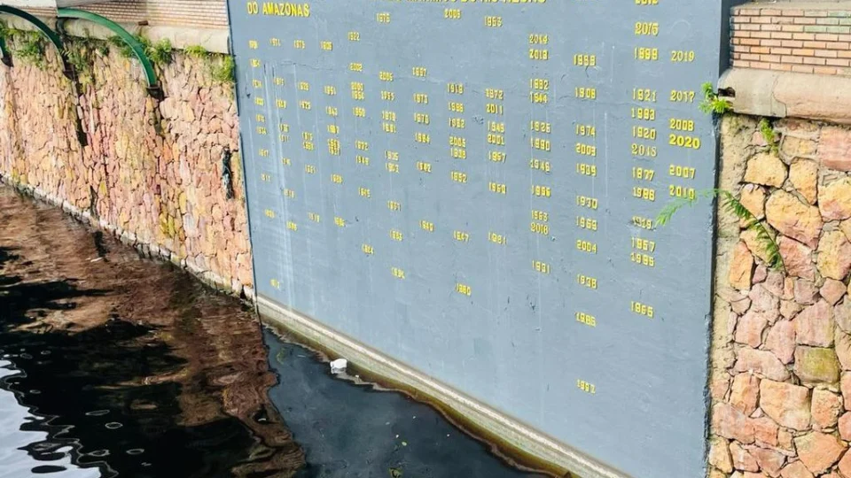 Rio Negro pode registrar a pior seca da história afetando população no Amazonas