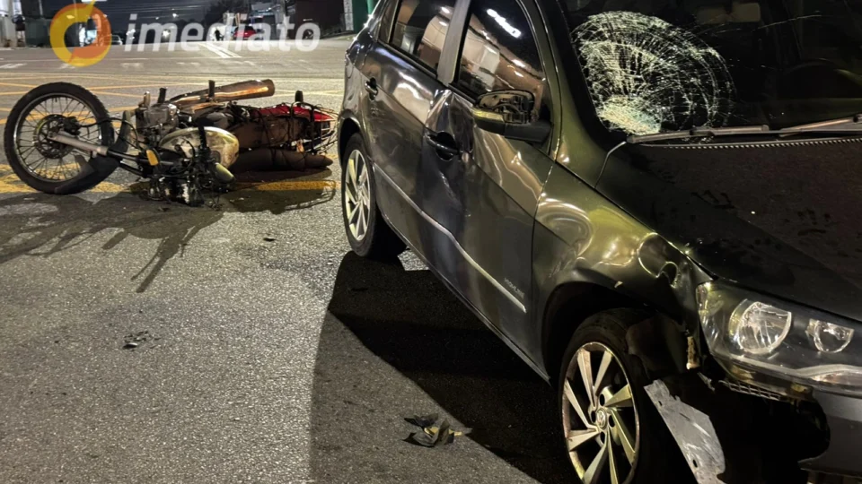 Colisão entre carro e moto deixa motociclista gravemente ferido no bairro Praça 14