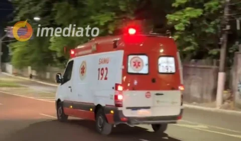 Criança é atropelada por moto ao correr atrás de pipa no bairro Alvorada