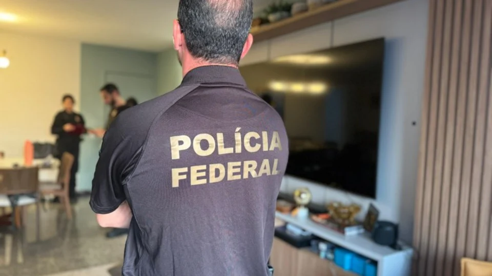 PF deflagra operação contra corrupção eleitoral, atos antidemocráticos e associação criminosa no Amazonas