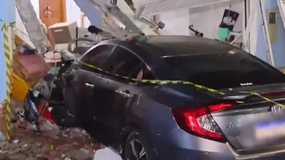 Vídeo: vítima de assalto persegue e atropela criminoso em São Paulo