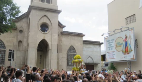 Procissão do Círio de Nazaré reúne milhares de devotos nas ruas de Manaus