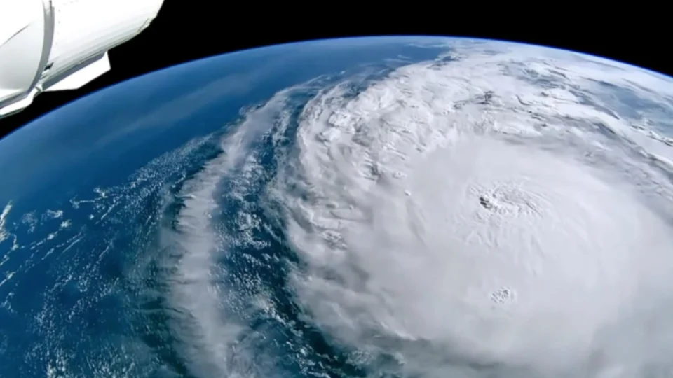 Vídeo: Furacão Milton é filmado do espaço e revela seu poder explosivo
