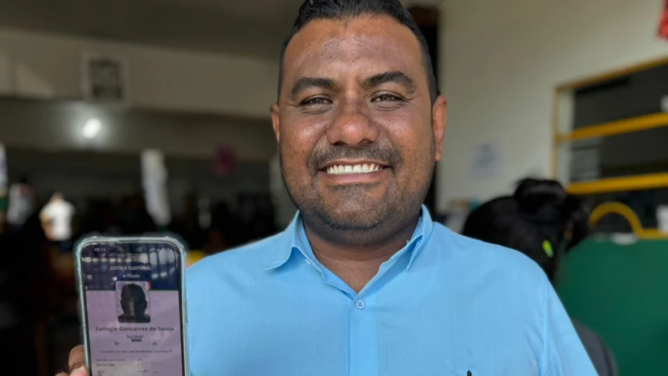 Eudogio Gonçalves vota e reafirma seu compromisso para os eleitores de Manaus