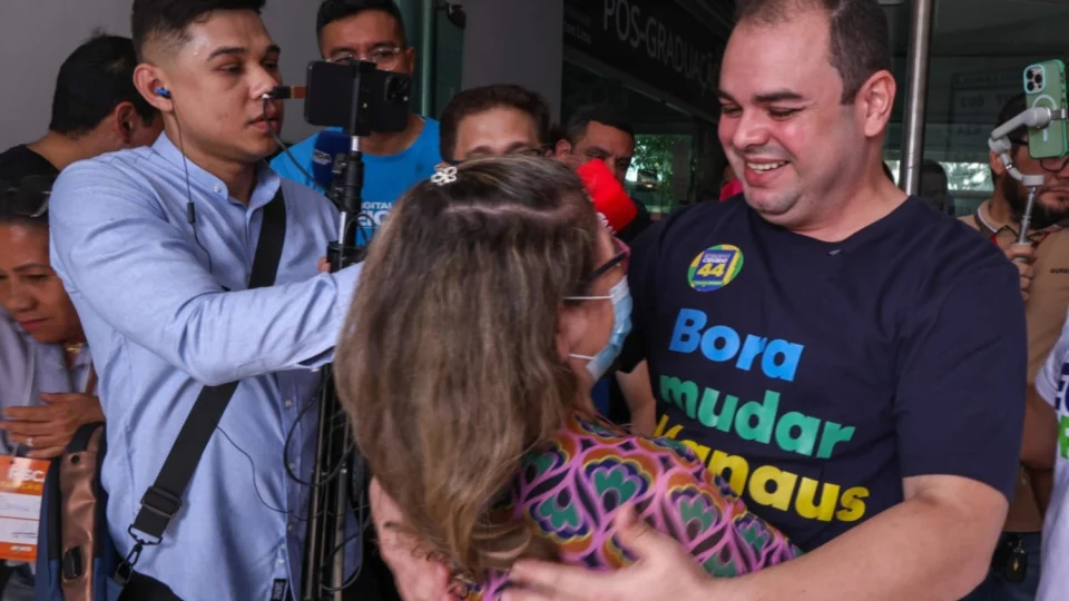 Candidato Roberto Cidade destaca a urgência de mudança em Manaus em dia de votação