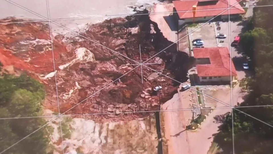 Vídeo: desabamento de porto deixa desaparecidos e afunda barcos em Manacapuru