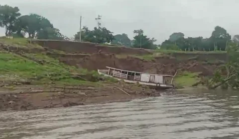 Deslizamento de terra atinge porto de Boa Vista do Ramos e causa danos a embarcações