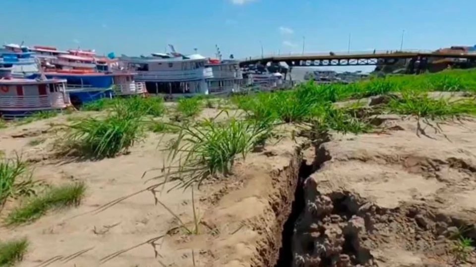 Ministério Público investiga rachaduras no porto de Parintins