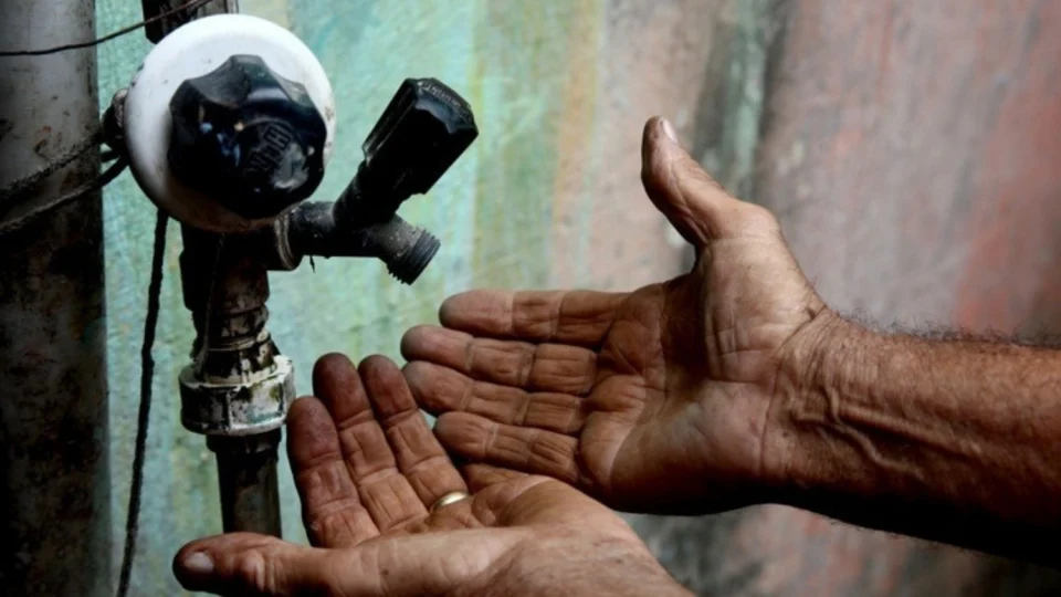 Perrengue: moradores sofrem com problema de falta d’água em conjuntos na Cidade Nova