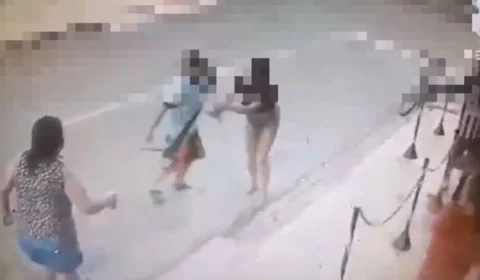 Vídeo mostra homem esfaqueando mulher na rua: ‘Agiu por vingança’